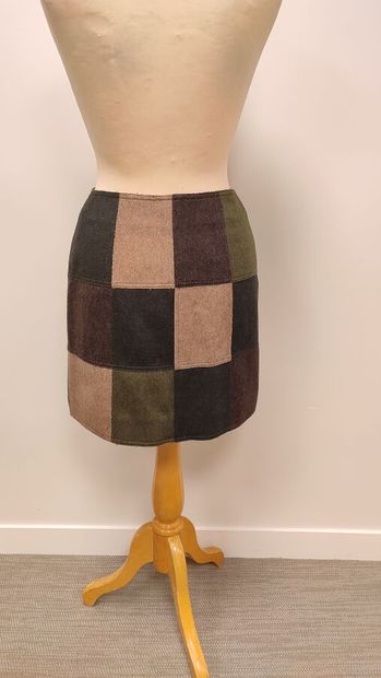 MOSCHINO Cheap and Chic
Jupe courte en laine...
