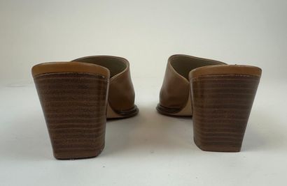 Lot de trois paires de chaussures
.Carel....