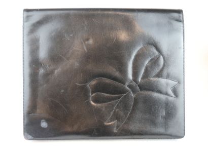 NINA RICCI
Pochette en veau box noir
Intérieur...