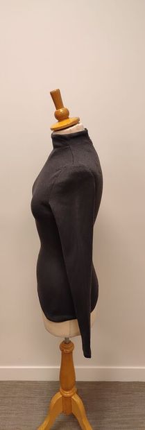 NINA RICCI
Pull à col roulé gris en laine,...