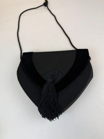 NINA RICCI 
Sac du soir en ottoman et velours...