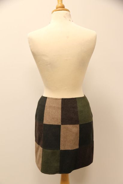 MOSCHINO Cheap and Chic
Jupe courte en laine...