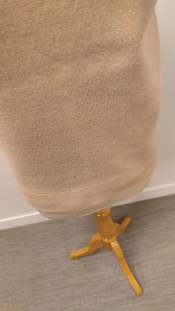 LOUIS VUITTON
Pull sans manche en laine et...