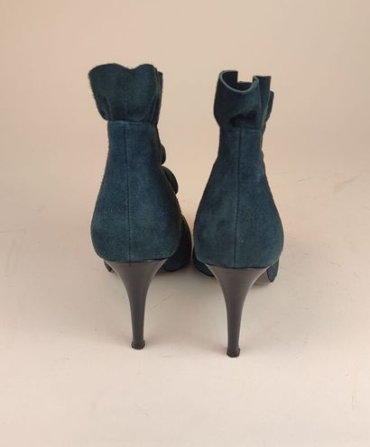 MY SUELLY
Paire de bottines en daim bleu...