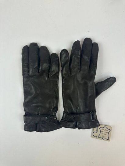 Lot de trois paires de gants en cuir marron...