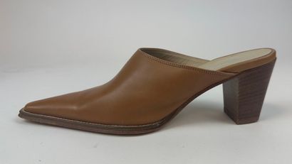 Lot de trois paires de chaussures
.Carel....