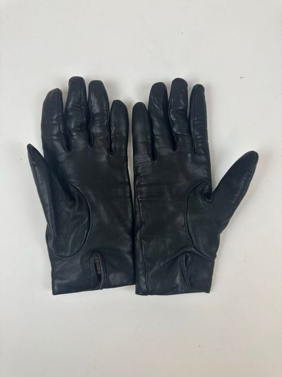 Lot de trois paires de gants en cuir marron...