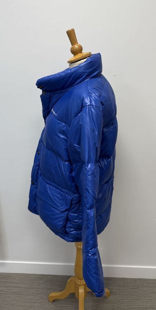 LOTHAR'S 
Doudoune en nylon bleu matelassé...