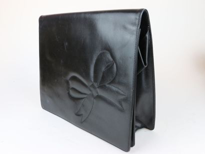 NINA RICCI
Pochette en veau box noir
Intérieur...