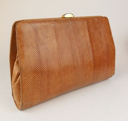 Mario Valentino
Pochette en lézard marron,...