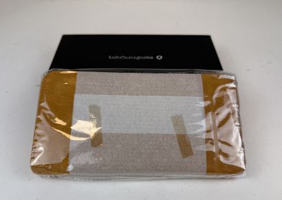 LULU CASTAGNETTE
Portefeuille en daim marron...