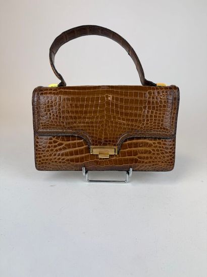 Lot de trois sacs à main en cuir façon crocodile...