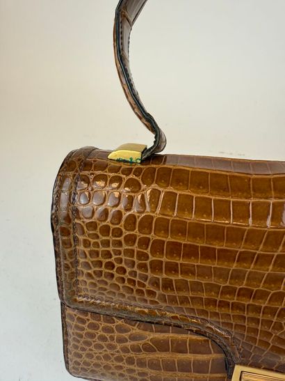 Lot de trois sacs à main en cuir façon crocodile...
