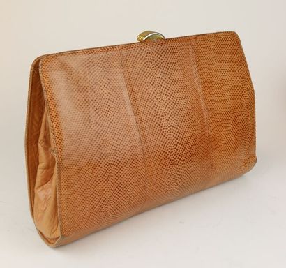Mario Valentino
Pochette en lézard marron,...