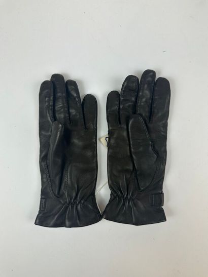 Lot de trois paires de gants en cuir marron...