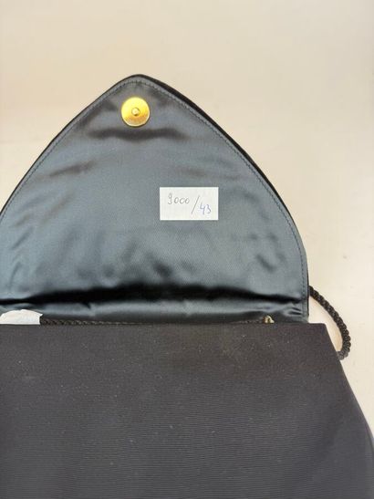 NINA RICCI 
Sac du soir en ottoman et velours...