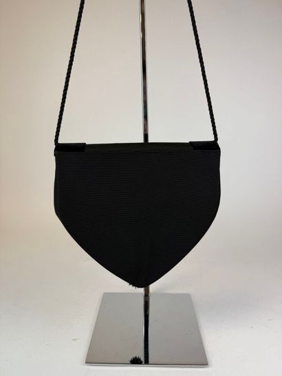 NINA RICCI 
Sac du soir en ottoman et velours...