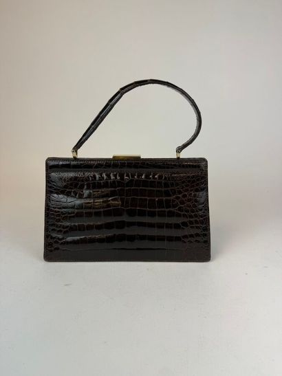 Lot de trois sacs à main en cuir façon crocodile...