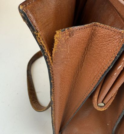 LOUIS VUITTON 
Sac semi-rigide en cuir marron...