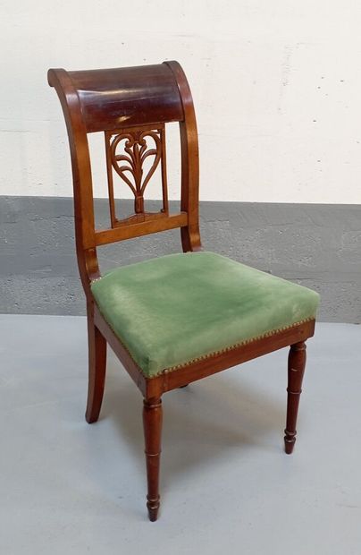Chaise en placage d'acajou à dossier à enroulement...