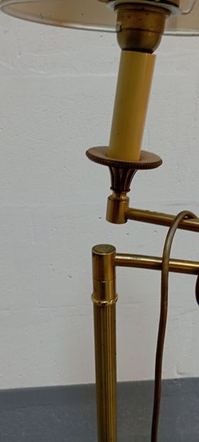 Lampadaire à bras articulé en laiton, le...