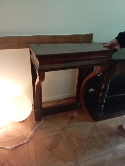 Console et son miroir à fronton en acajou,
XIXème...