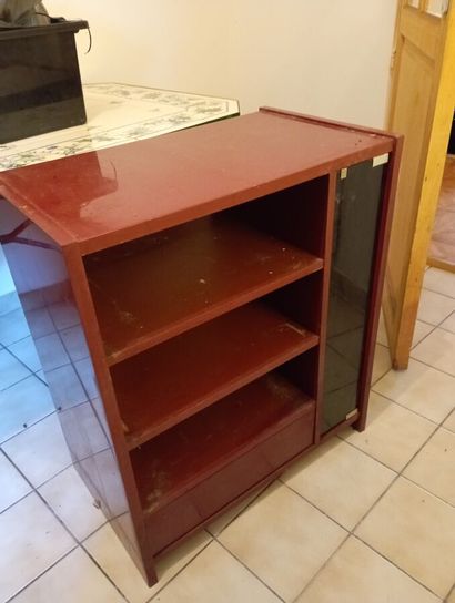 Étagère moderne en contreplaqué rouge.
H....