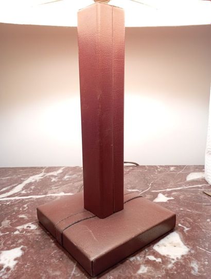 LE TANNEUR
Lampe de bureau à poser, le fût...