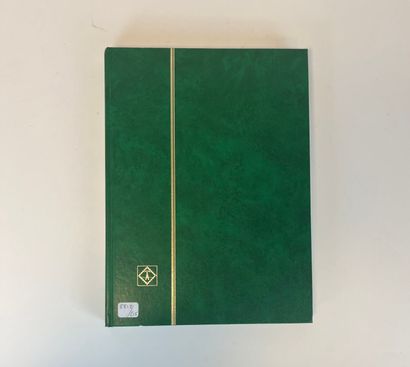 Ensemble de 4 albums de timbres : pays et...
