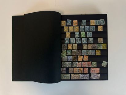 Ensemble de 4 albums de timbres : pays et...