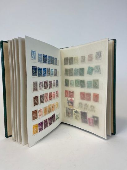 Ensemble de 4 albums de timbres : pays et...