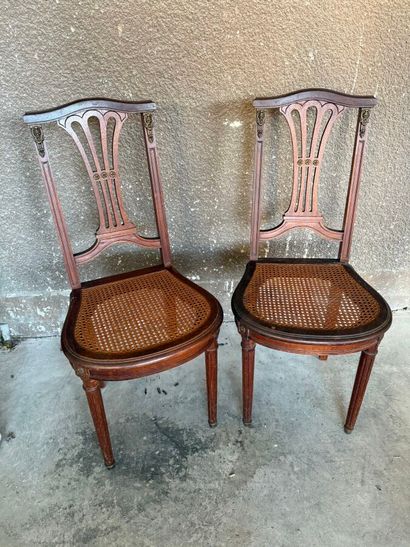 Paire de chaises de style louis XVI, assise...
