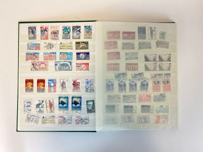 Ensemble de 4 albums de timbres : pays et...