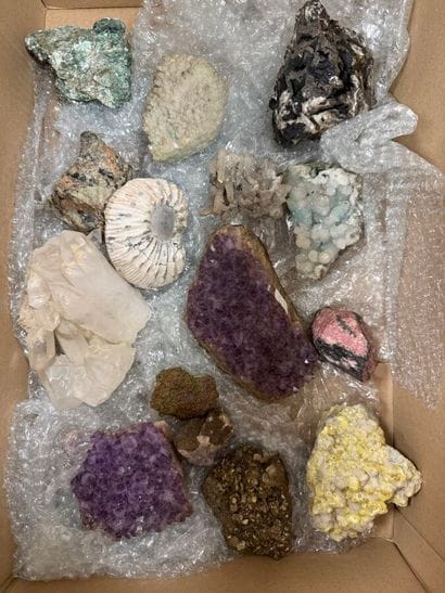 Lot de minéraux et fossiles comprenant fluorite,...