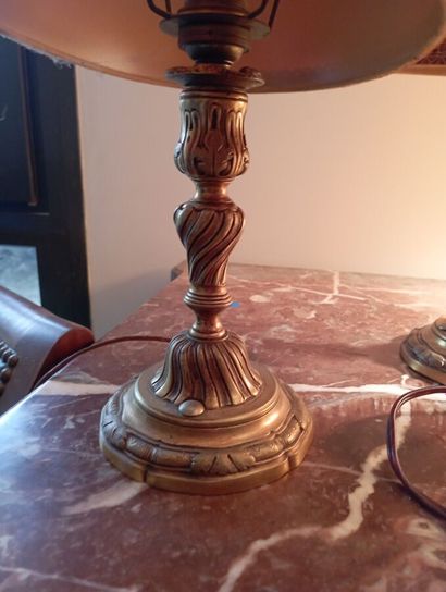 Trois pieds de lampe en bronze, un pied de...
