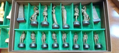 Plateau et jeu d'échecs égyptien modèle Néfertiti...