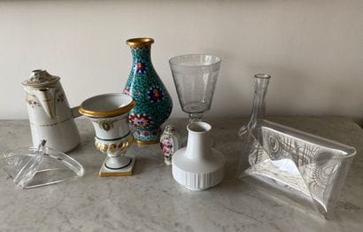 Lot de bibelots divers : vase Médicis et...