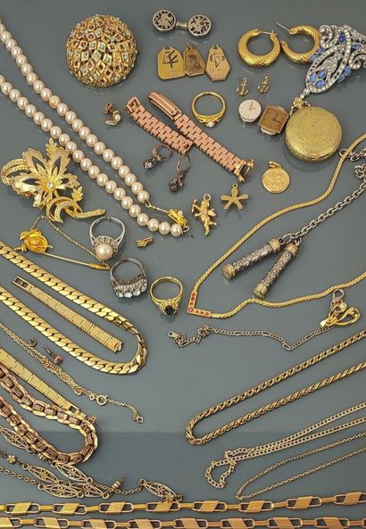 Lot de bijoux fantaisies comprenant deux...