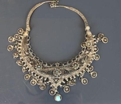 MOYEN ORIENT
Collier pectoral en argent 800°/°°...