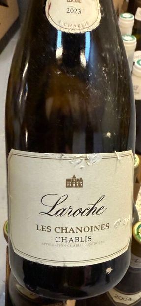 Ensemble de 37 bouteilles de vins blancs...