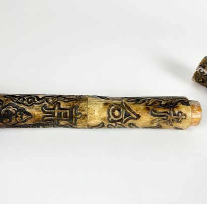ASIE DU SUD EST, XXe siècle. 
Deux objets...