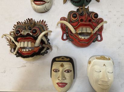 INDONÉSIE
Lot de 6 masques de démons en bois...