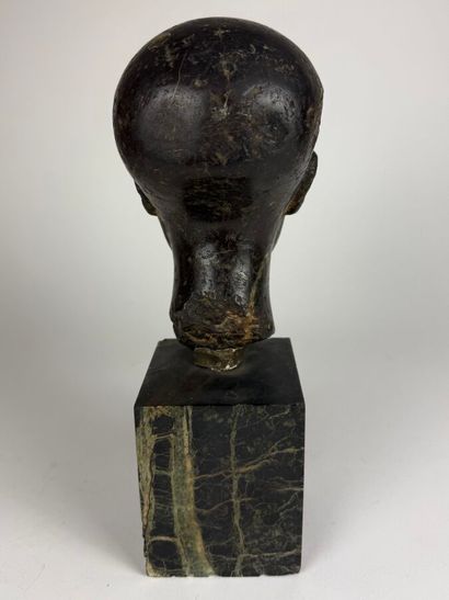 EGYPTE style antique
Tête sculptée en pierre...