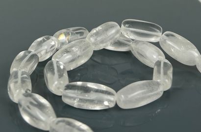 Deux rangs de perles de cristal de roche.
Longueur:...