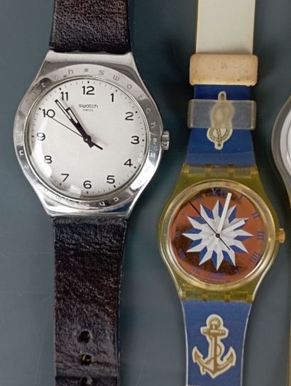 SWATCH
Lot de sept montres quartz comprenant...