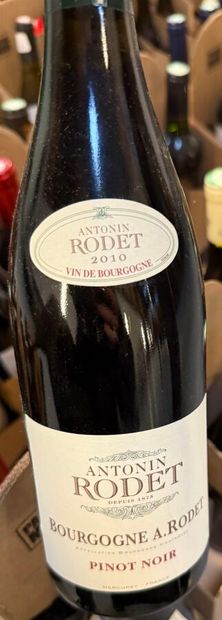 Ensemble de 32 bouteilles de vins rouges...