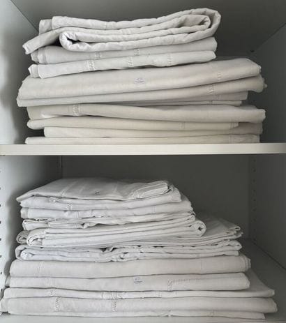 Un lot de draps et linge en lin brodé, ajouré...