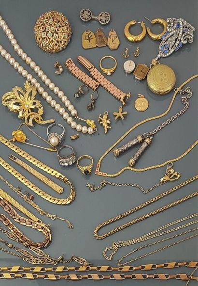 Lot de bijoux fantaisies comprenant deux...