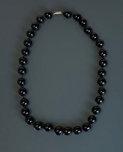 Ensemble comprenant un collier, un bracelet...