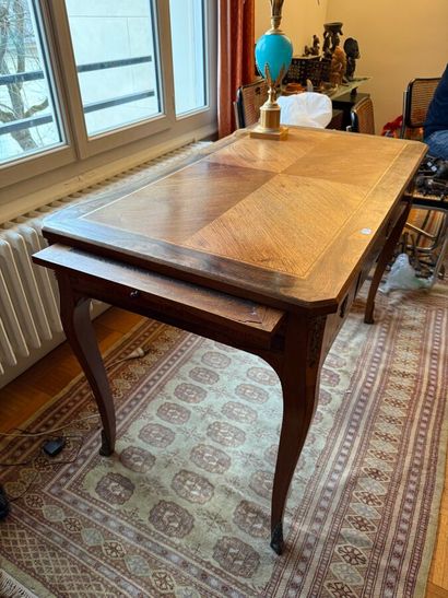 Flat desk in veneered wood inlaid with fillets,...